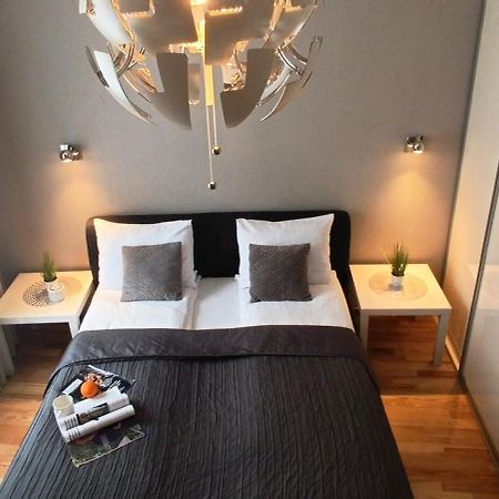 Old Town 2 Bedroom Apartment Near Dome Square & Scenic Waterfront Riga Exteriör bild